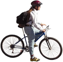 Frau auf Fahrrad mit Deckkraftkarte