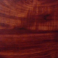 madeira avermelhada